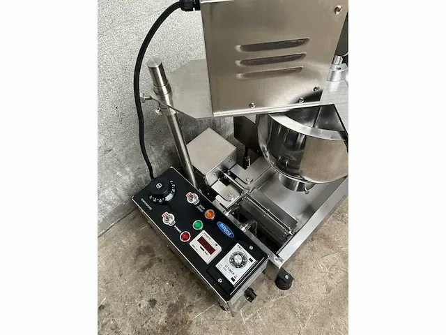 Donutmachine frituurpan met draaisysteem - afbeelding 9 van  11