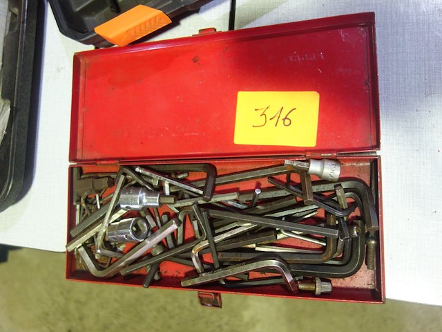 Dood met inbuissleutels - afbeelding 1 van  1