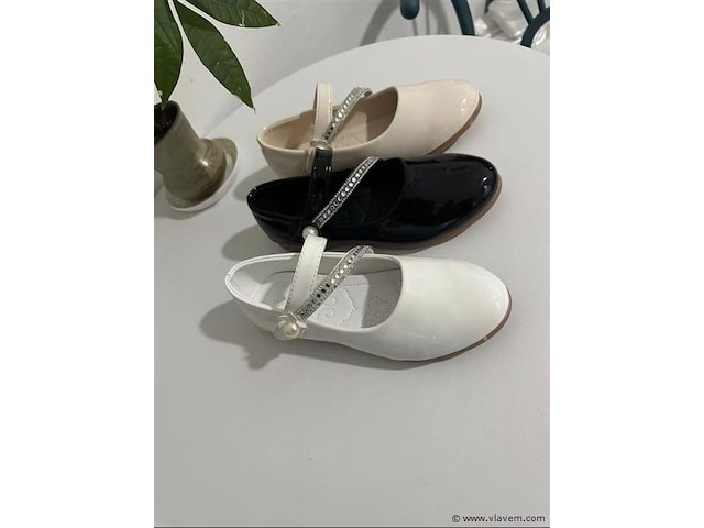 Doos 18 paar maat 31 tot 36 - afbeelding 1 van  2