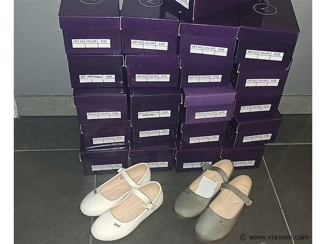 Doos 24 paar maat 28 tot 33 - afbeelding 2 van  2