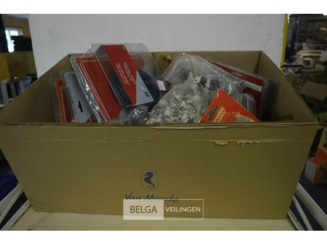 Doos div electro materialen - afbeelding 1 van  4