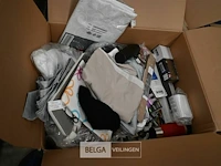 Doos div items - afbeelding 1 van  1