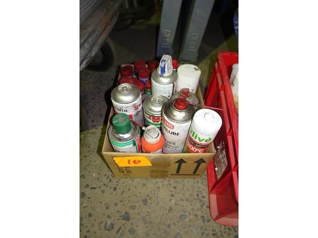 Doos diverse (tandriemspray, benzine additief, multilube) - afbeelding 1 van  1