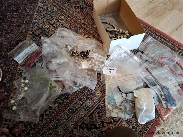 Doos handgemaakte juwelen - afbeelding 1 van  6