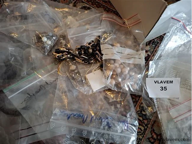 Doos handgemaakte juwelen - afbeelding 4 van  6