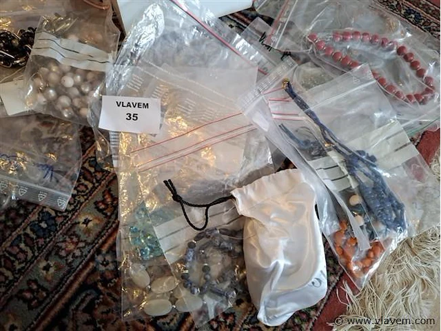 Doos handgemaakte juwelen - afbeelding 5 van  6