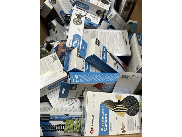 Doos, inh. partij div. aquarium toebehoren - afbeelding 1 van  3