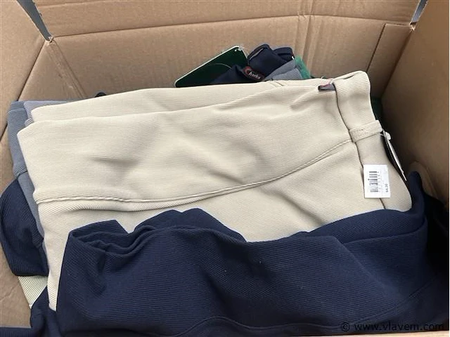 Doos, inh. partij div. kleding - afbeelding 1 van  2