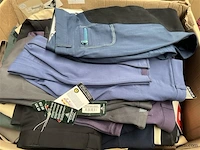 Doos, inh. partij div. kleding - afbeelding 1 van  4