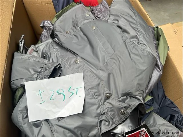 Doos, inh. partij div. kleding - afbeelding 1 van  4