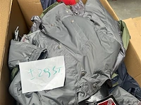 Doos, inh. partij div. kleding - afbeelding 1 van  4
