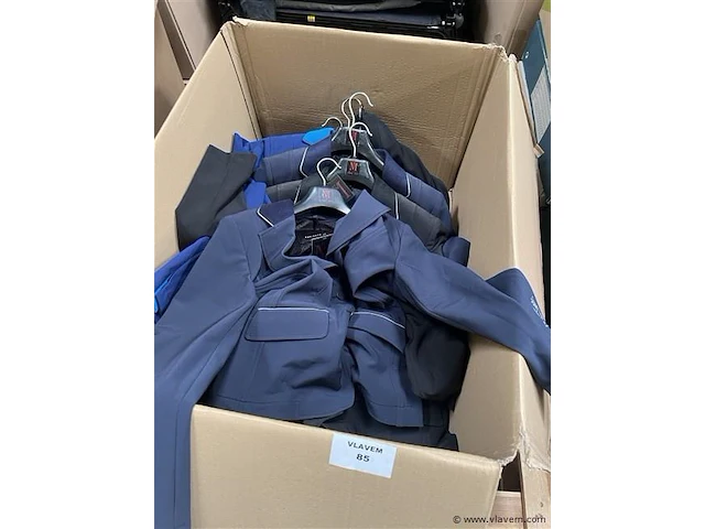 Doos, inh. partij div. ruitersport kleding - afbeelding 1 van  5