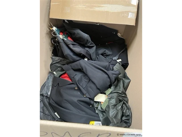 Doos, inh. partij div. ruitersport kleding - afbeelding 1 van  2