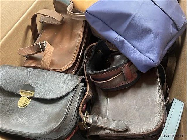 Doos, inh. partij div. tassen - afbeelding 1 van  3