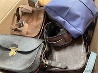 Doos, inh. partij div. tassen - afbeelding 1 van  3