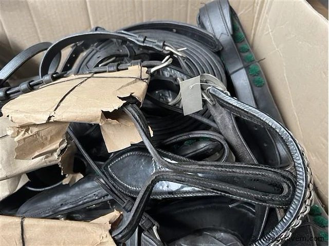 Doos, inh. partij paardensport toebehoren - afbeelding 2 van  2