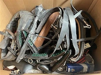 Doos, inh. partij paardensport toebehoren - afbeelding 1 van  4