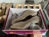 Doos, inh. partijtje kleding en schoenen - afbeelding 2 van  3