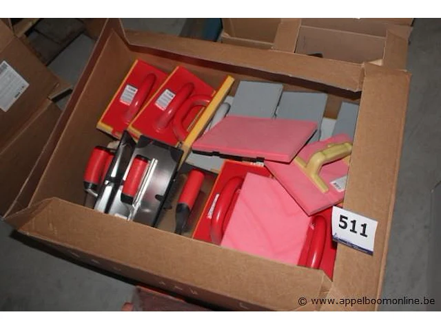 Doos inhoudend diverse lijmkammen/sponsen - afbeelding 1 van  2