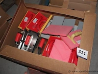 Doos inhoudend diverse lijmkammen/sponsen - afbeelding 1 van  2