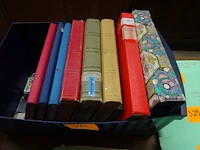 Doos met 10 postzegelalbums belgie en diverse landen postfris en gestempeld - afbeelding 1 van  4