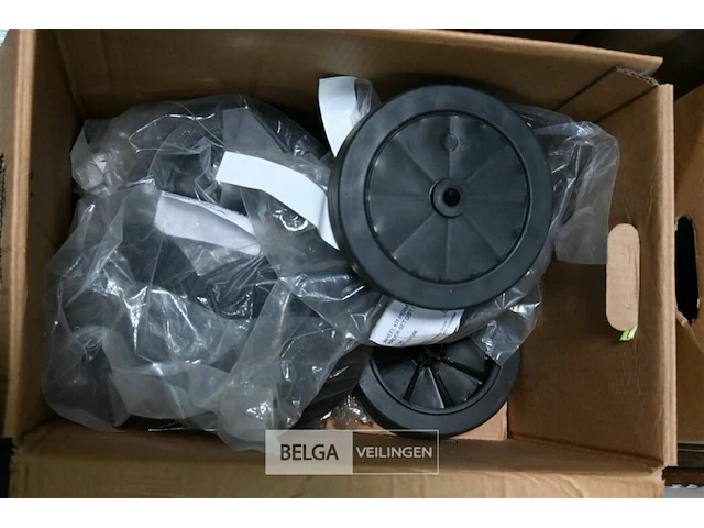 Doos met 8 plastic wieltjes ø20 cm - afbeelding 1 van  1