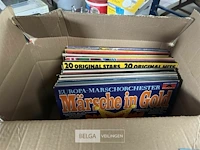 Doos met allerlei vinylplaten - afbeelding 1 van  7