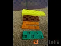 Doos met assortiment gekerfde wiggen kavel deze 245 stukken - afbeelding 2 van  10