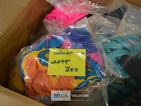 Doos met div badkledij - afbeelding 2 van  6
