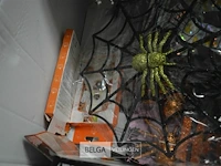 Doos met div halloween artikelen - afbeelding 4 van  4