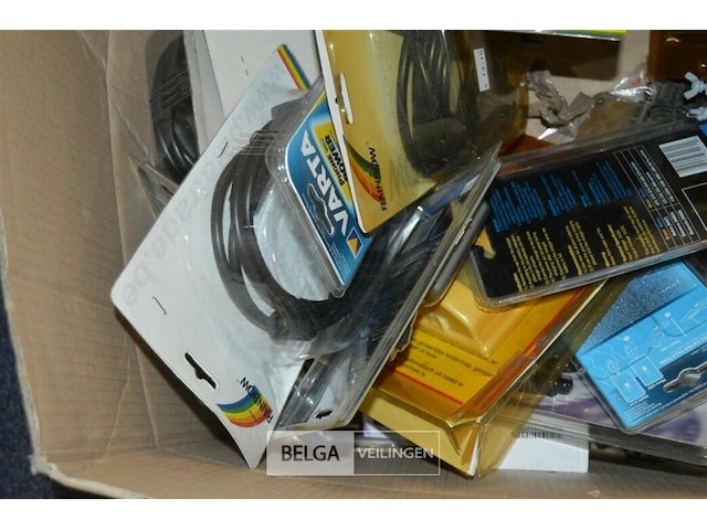 Doos met div materialen - afbeelding 3 van  6