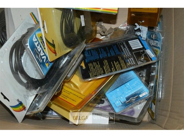 Doos met div materialen - afbeelding 4 van  6