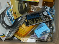 Doos met div materialen - afbeelding 4 van  6