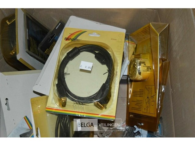 Doos met div materialen - afbeelding 5 van  6