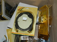 Doos met div materialen - afbeelding 5 van  6