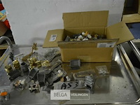 Doos met div miniatuurs - afbeelding 1 van  7