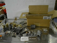 Doos met div miniatuurs - afbeelding 2 van  7