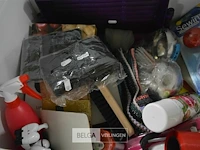 Doos met div spullen - afbeelding 2 van  4