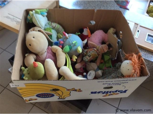 Doos met diverse knuffels - afbeelding 1 van  2
