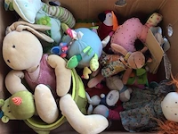 Doos met diverse knuffels - afbeelding 2 van  2