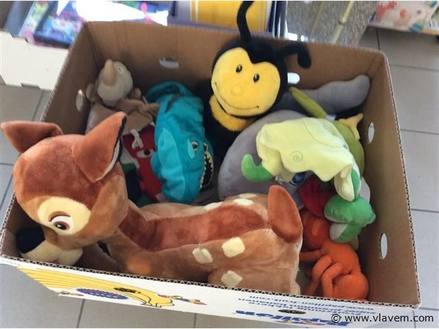 Doos met diverse knuffels - afbeelding 1 van  2