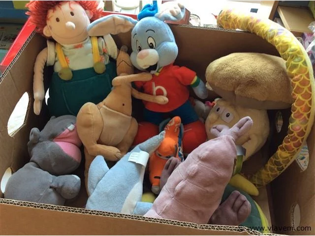 Doos met diverse knuffels - afbeelding 1 van  2