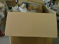 Doos met inhoud div retro materialen - afbeelding 1 van  7