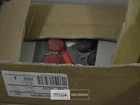Doos met inhoud div retro materialen - afbeelding 4 van  7