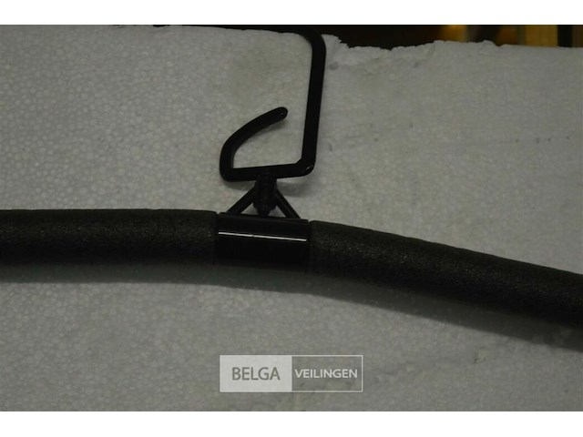 Doos met kleerhangers - afbeelding 3 van  4