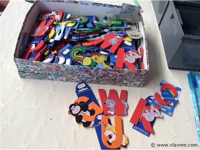 Doos met letters - afbeelding 1 van  2