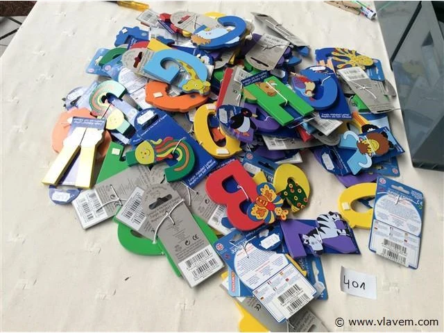 Doos met letters - afbeelding 1 van  2