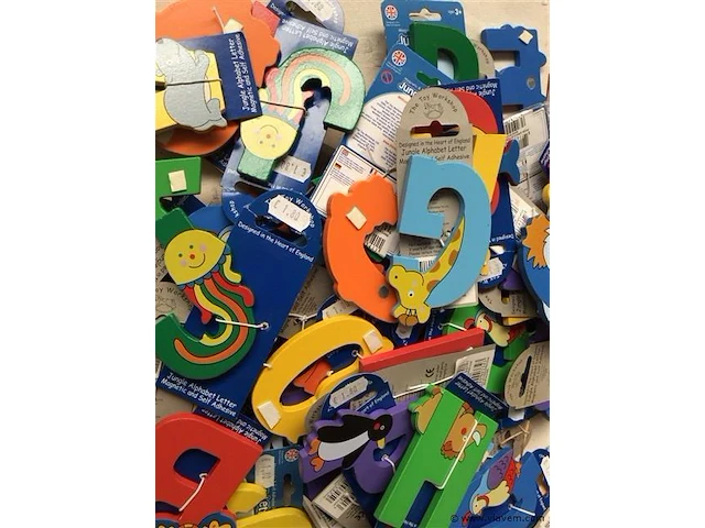 Doos met letters - afbeelding 2 van  2