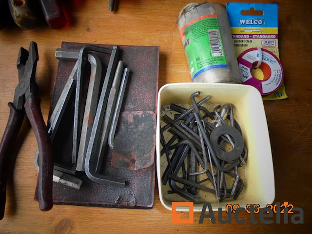 Doos met meer dan 30 gereedschappen - afbeelding 3 van  4