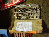 Doos met meubelbeslag - afbeelding 1 van  3